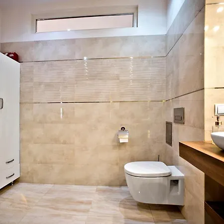 Apartment Niepodleglosci Serviced