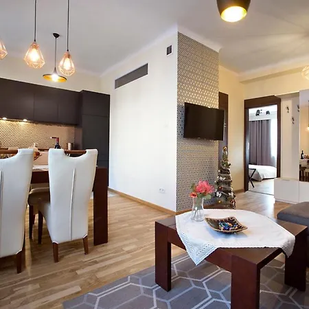 Niepodleglosci Serviced Apartment *